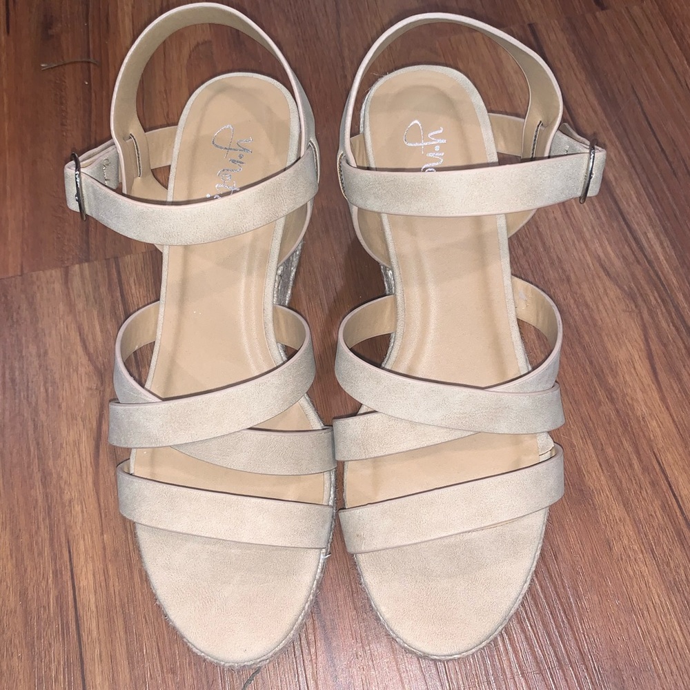 Sandles